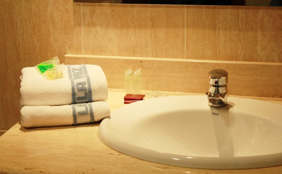 Bathroom sink