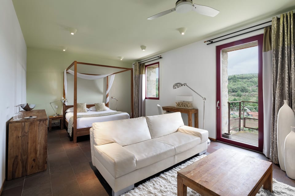 Junior Suite | Premium bedding, pillowtop beds, minibar, in-room safe
