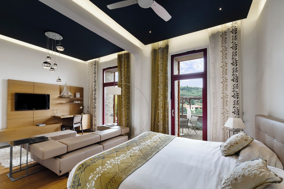 Junior Suite | Premium bedding, pillowtop beds, minibar, in-room safe