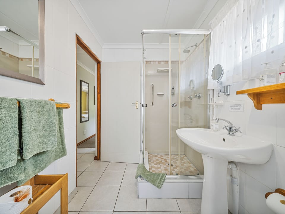 Comfort Double Room, 1 King Bed, Terrace, Garden View | Bathroom | Hair dryer, towels