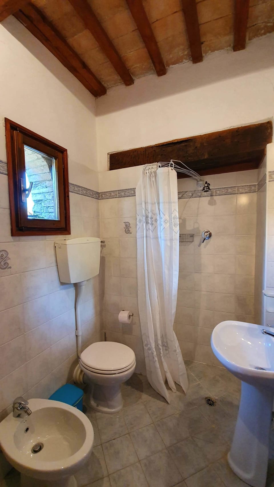 Quadruple Room | Bathroom | Shower, hair dryer, bidet, towels