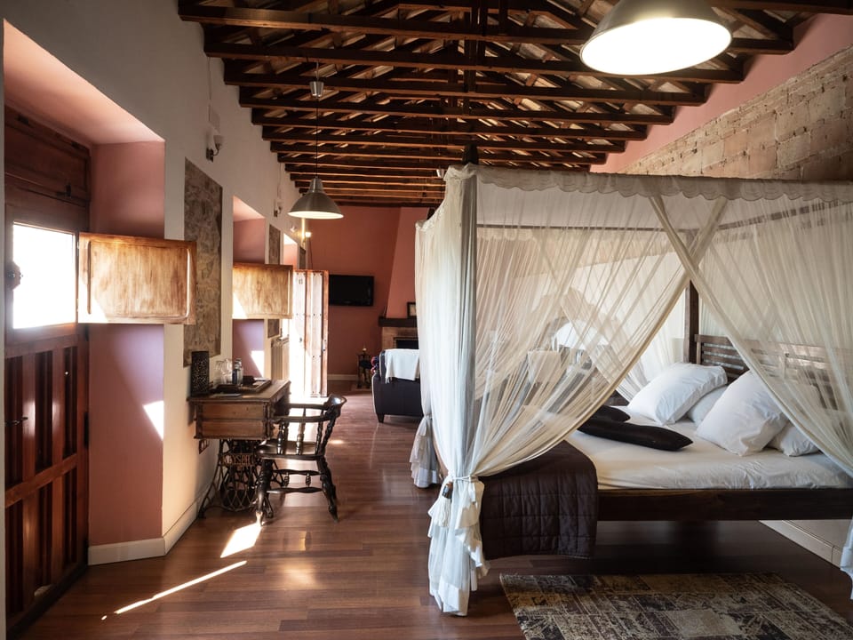 Deluxe Suite, Bathtub | In-room safe, individually decorated, individually furnished, desk