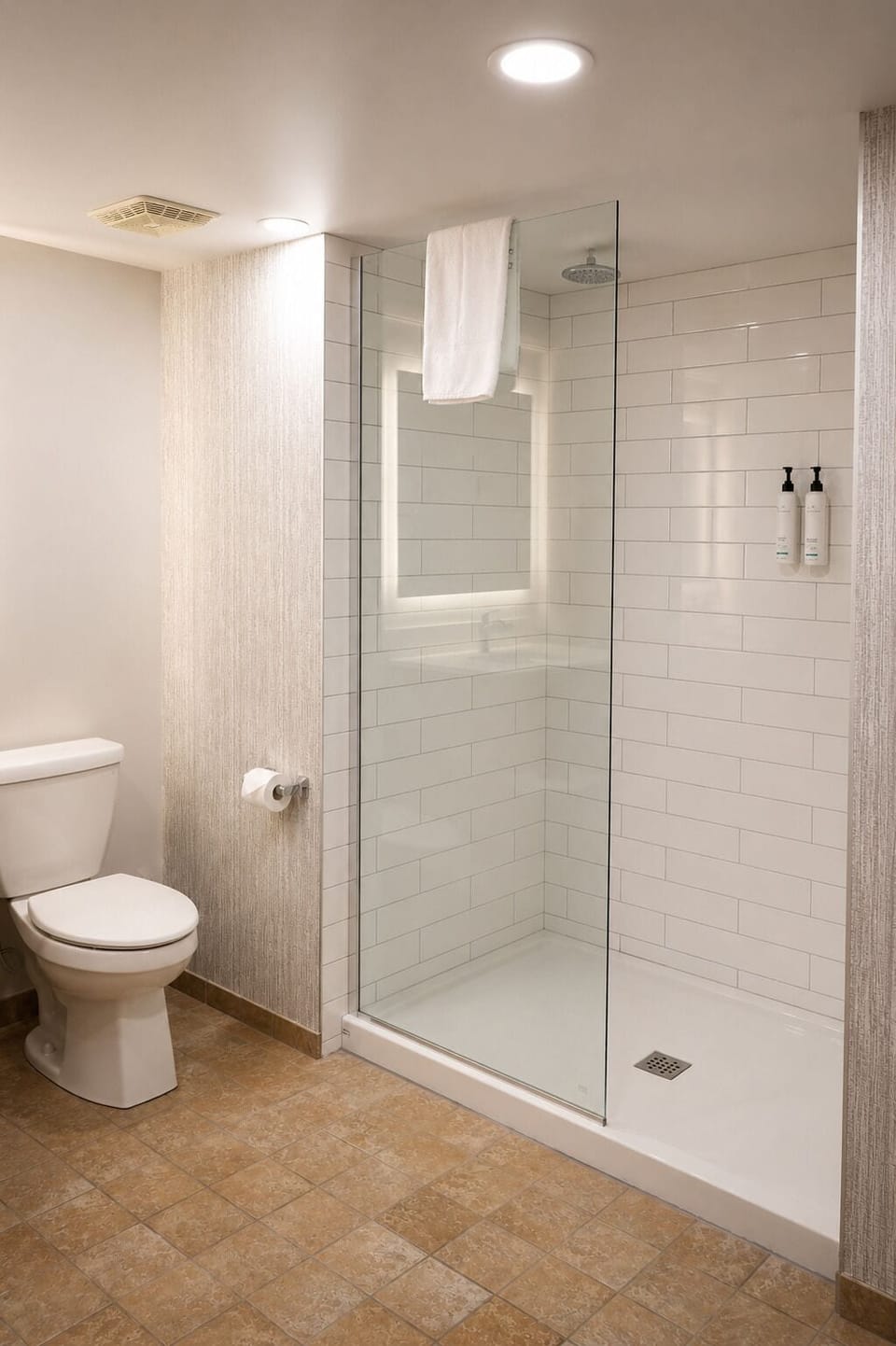 Suite 1 Lit King | Bathroom | Combined shower/tub, hair dryer, towels, soap