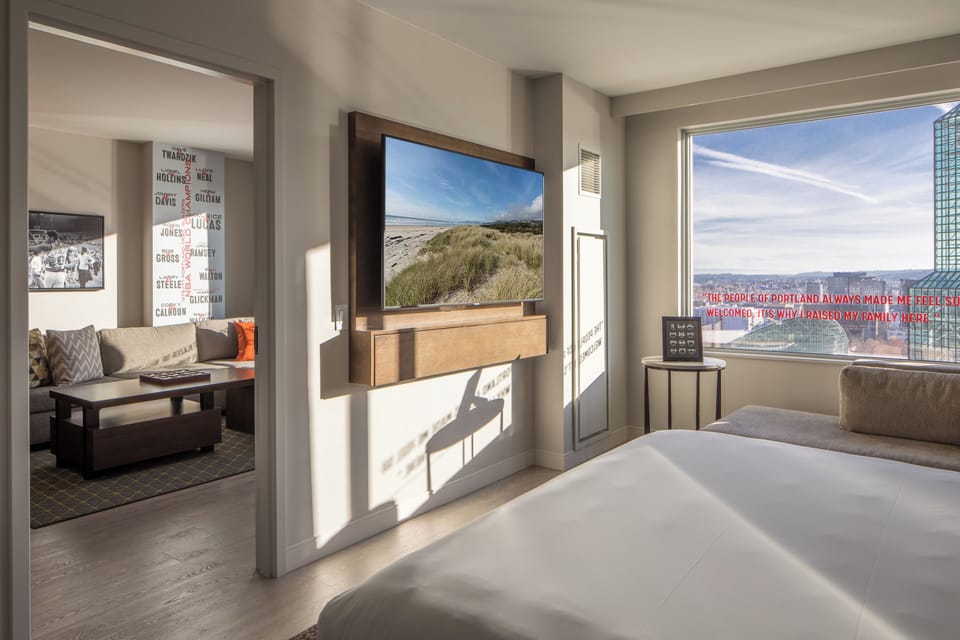 Premium Suite (Regency) | Hypo-allergenic bedding, in-room safe, desk, laptop workspace