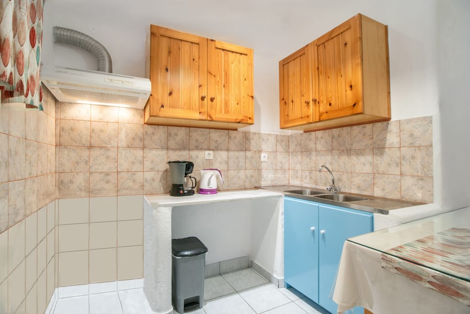 The apartment does not have a kitchen.