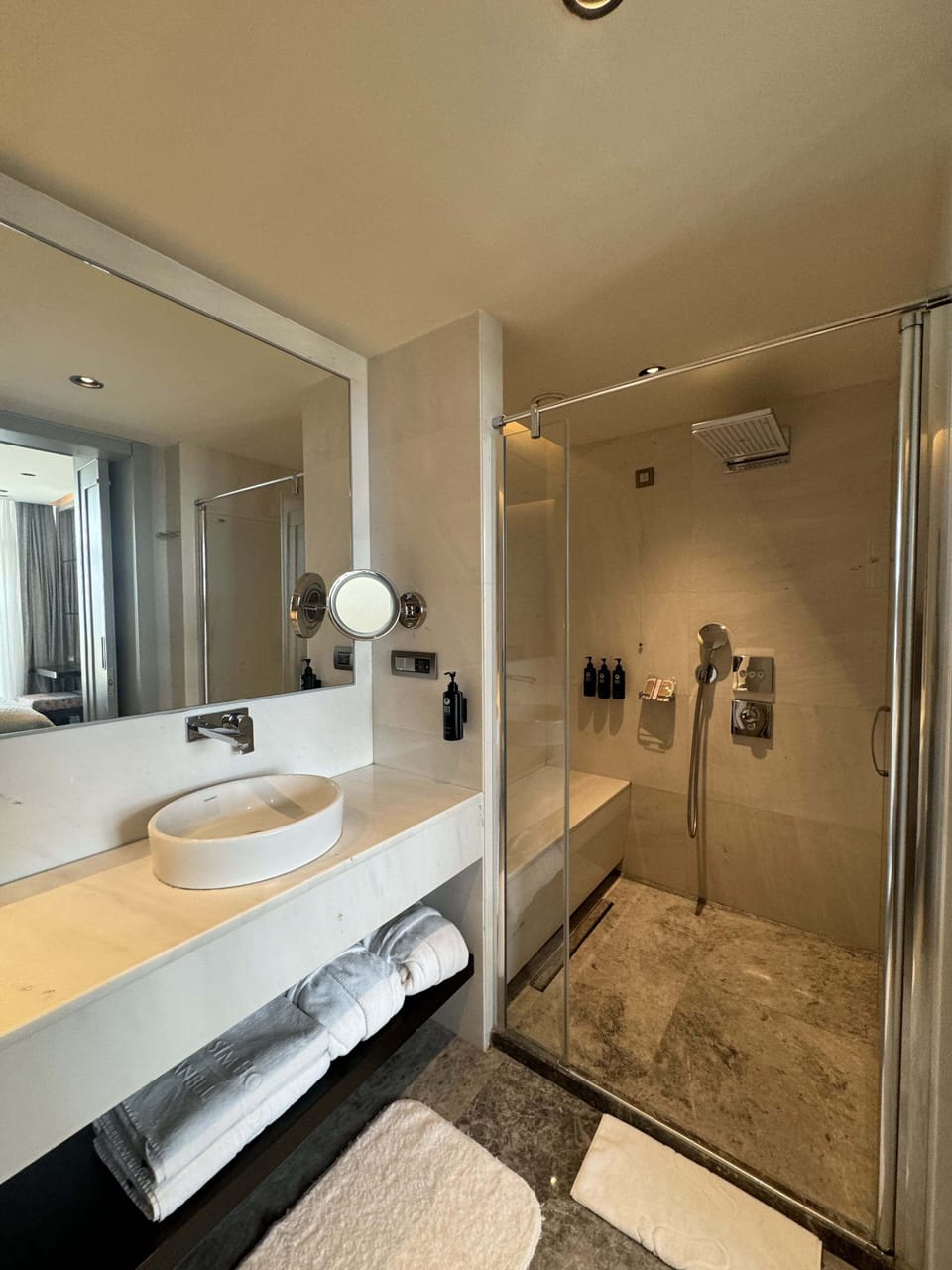 Taksim Terrace Suite | Minibar, in-room safe, soundproofing, iron/ironing board