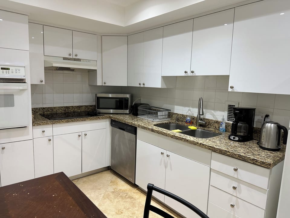 Full kitchen