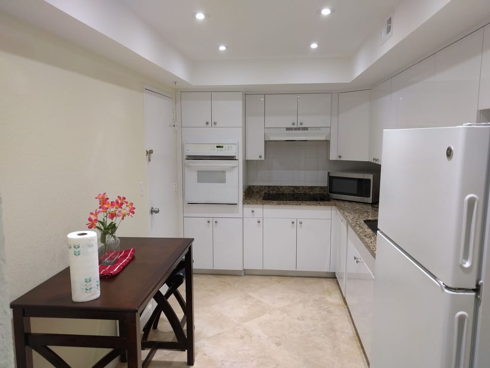 Full kitchen 