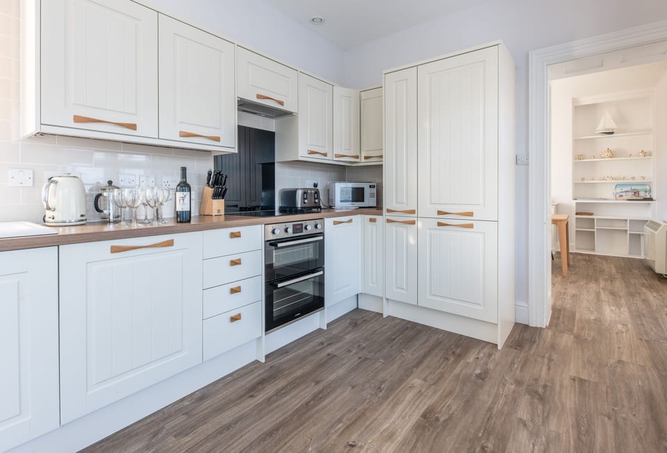 Ground floor: Fully equipped kitchen