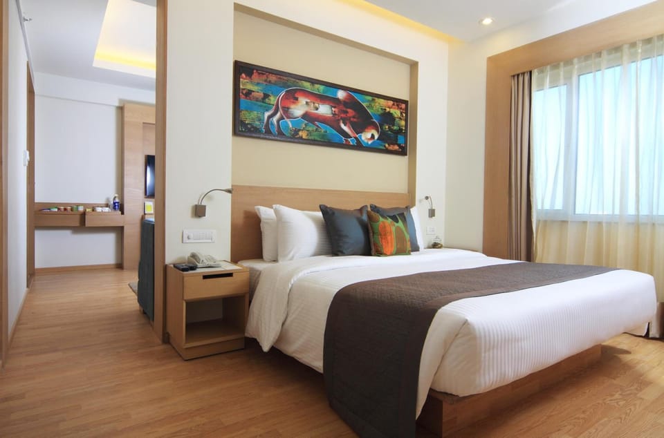 Premium bedding, pillowtop beds, minibar, in-room safe