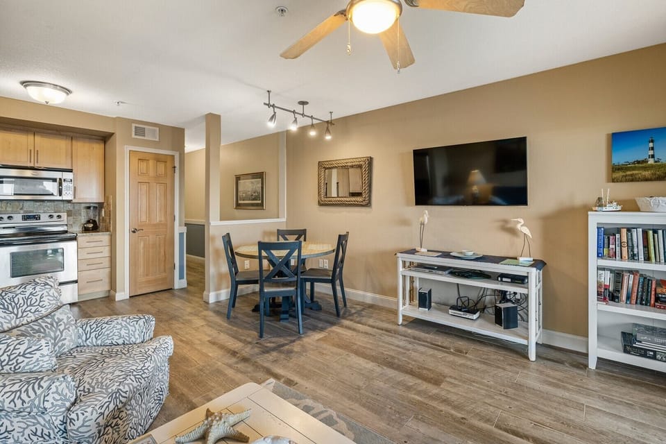 Living Dining Area