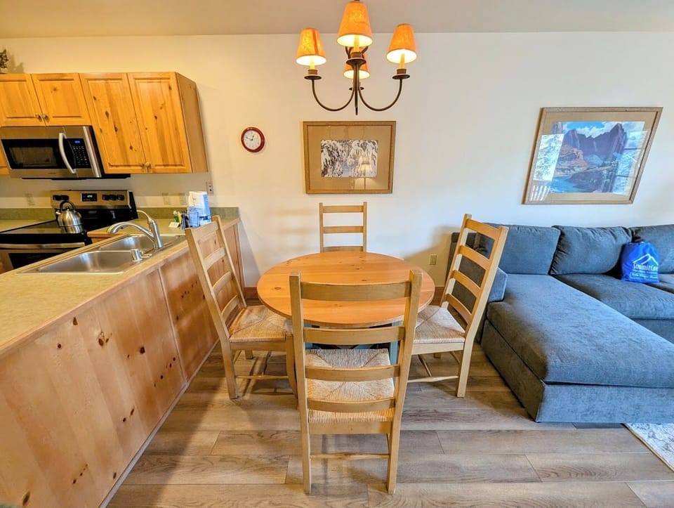 Dining area for 4