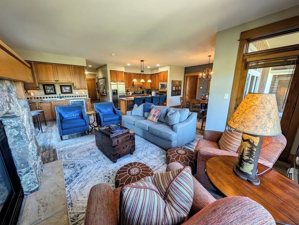Living room with plenty of space for everyone