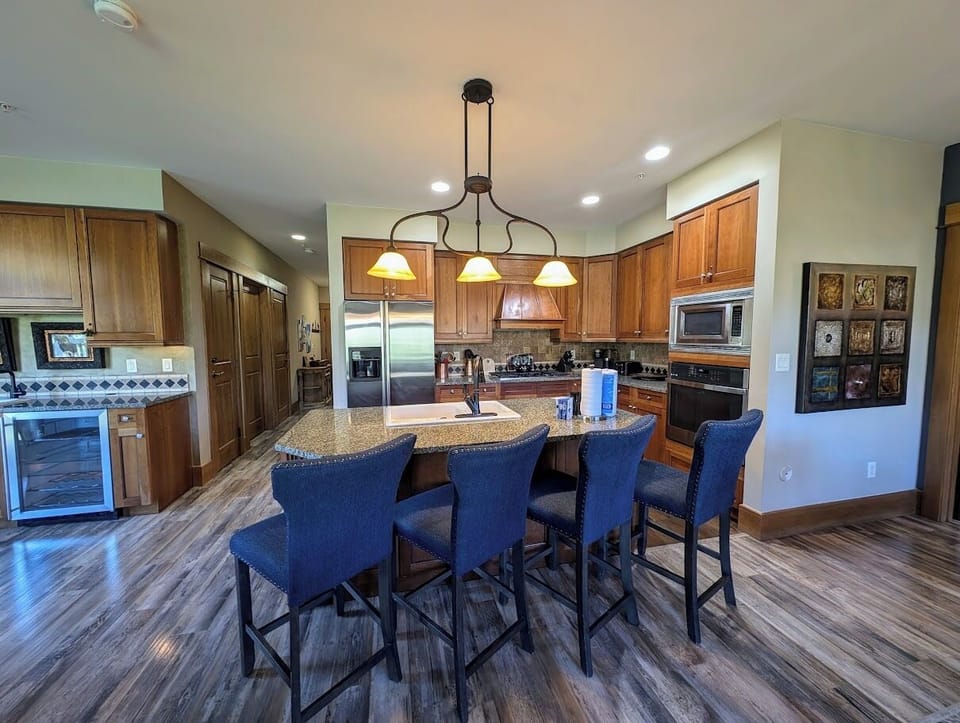 Kitchen with barstool seating