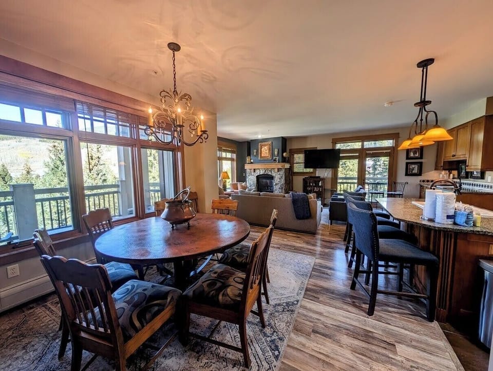 Dining table perfect for a family dinner