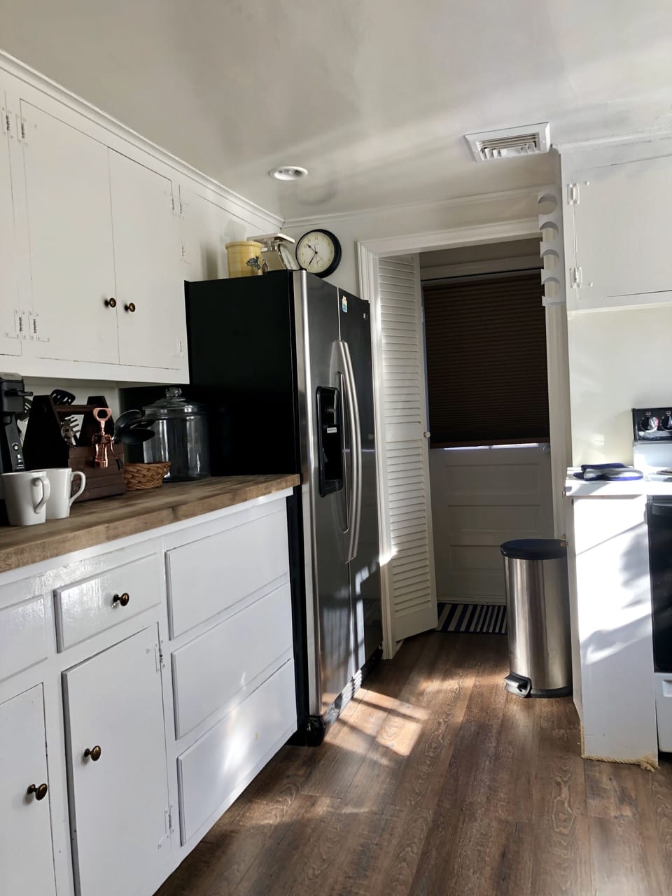 Eat in kitchen
Washer/dryer in closet 1st floor