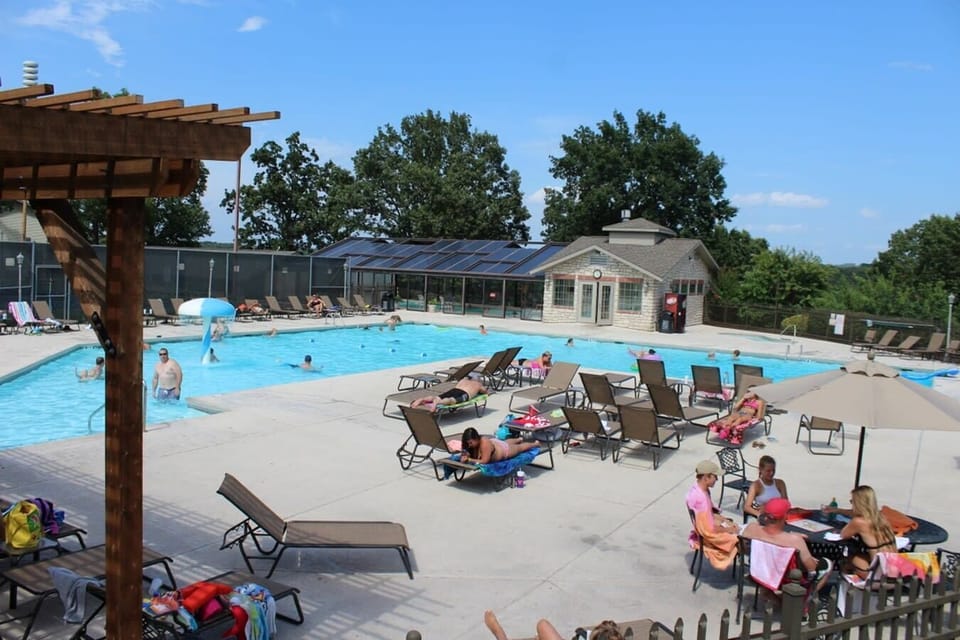 Pointe Royale Branson Outdoor pool.