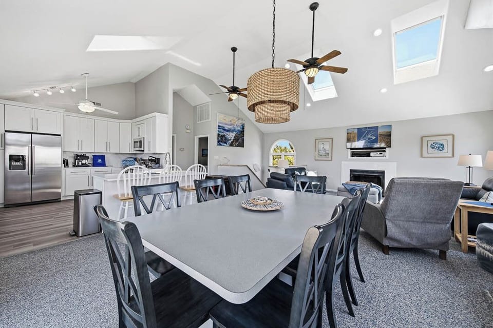 Top-Level Dining Room with Table (seats 8)