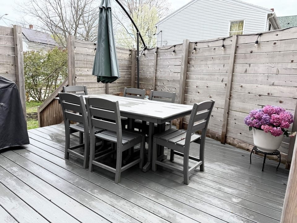 Outdoor dining