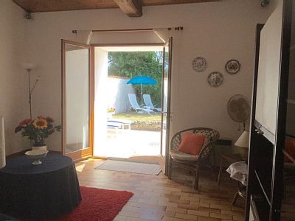 Sitting room leads to the dining terrace.
La Maison Fleurie