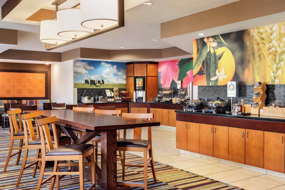 Free daily buffet breakfast