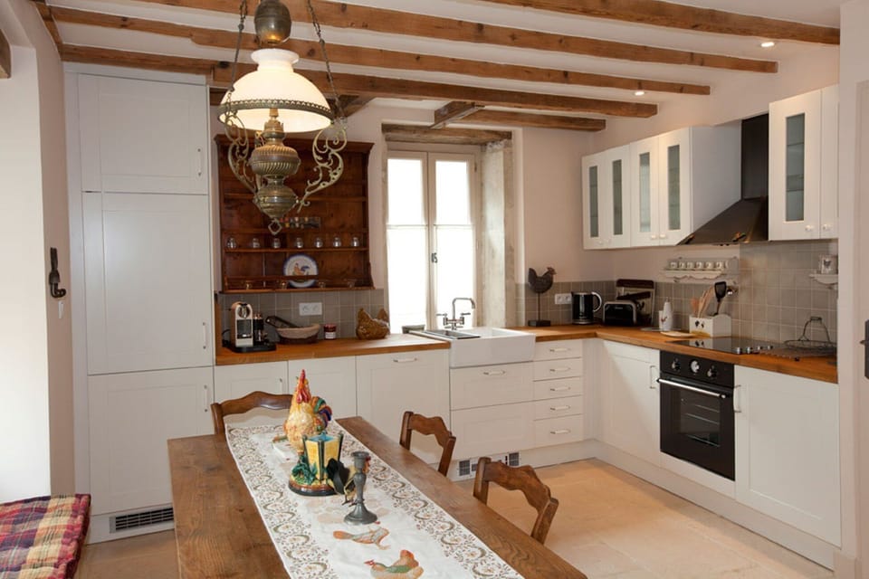 Fully equipped modern kitchen, includes dishwasher