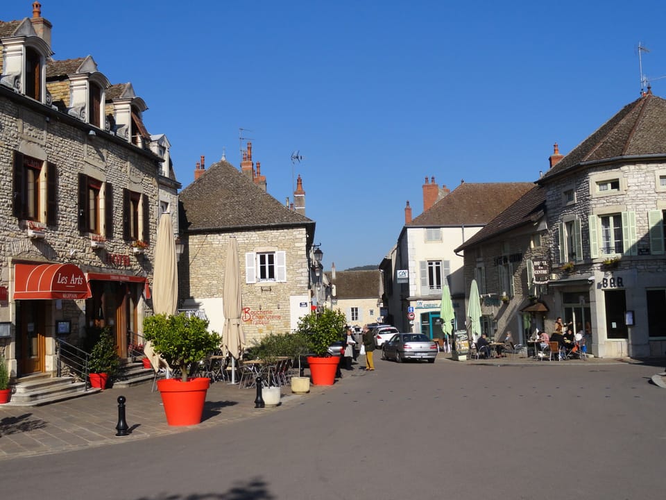 Two of Meursault's 7 restaurants