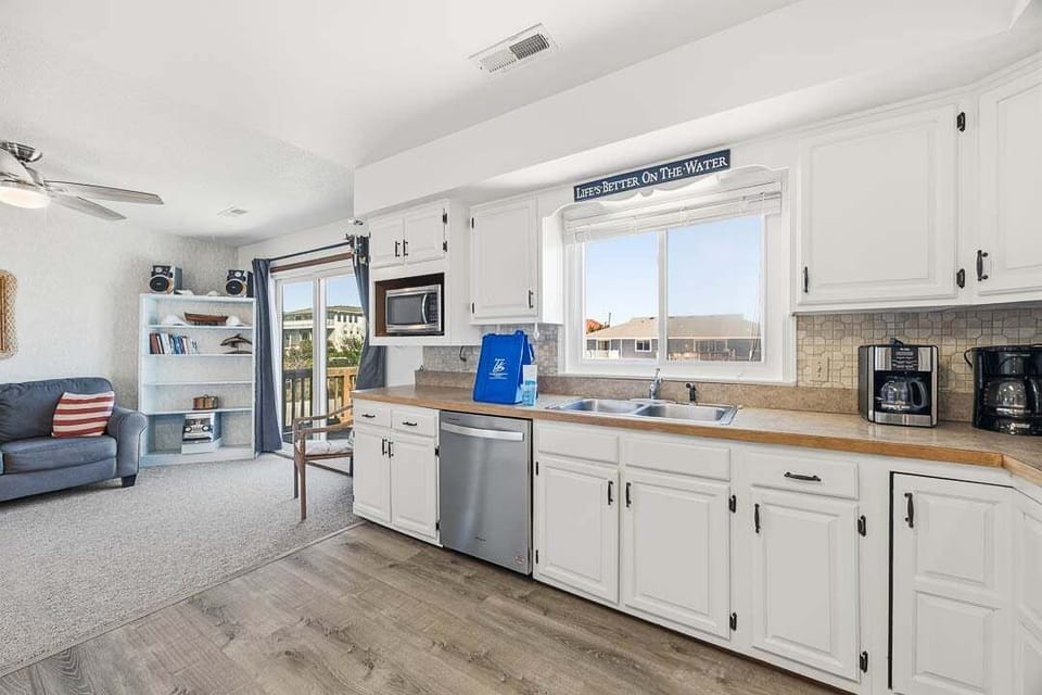 Top-Level Kitchen with Bar (seats 3)