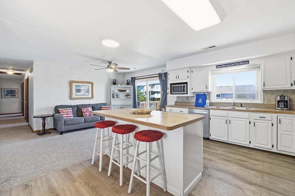 Top-Level Kitchen with Bar (seats 3)