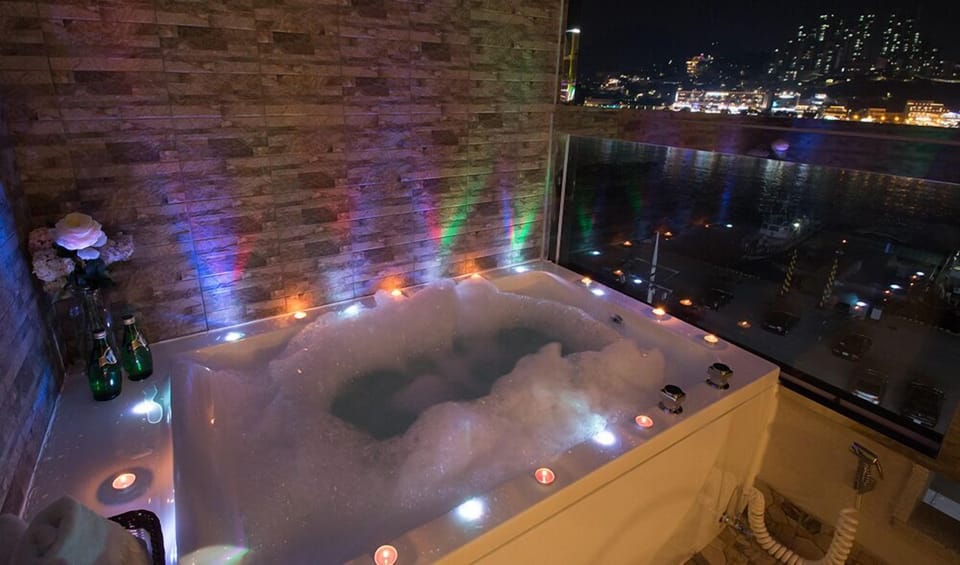 Jetted tub