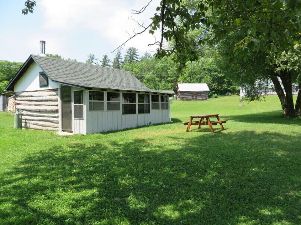 Lower Cabin