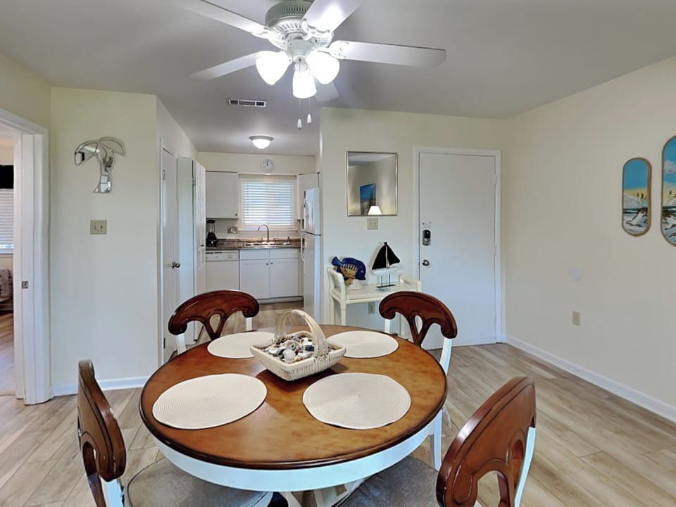 Dining & Kitchen