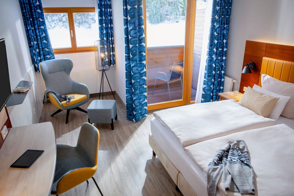 Hypo-allergenic bedding, in-room safe, desk, laptop workspace