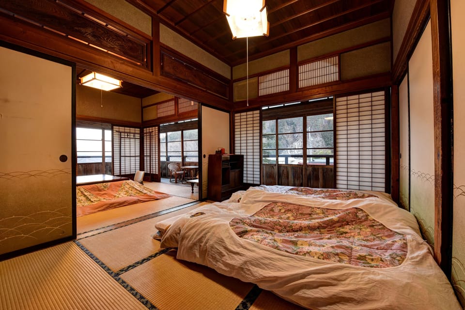 Deluxe Room, Non Smoking, Mountain View | Down comforters, free WiFi, bed sheets