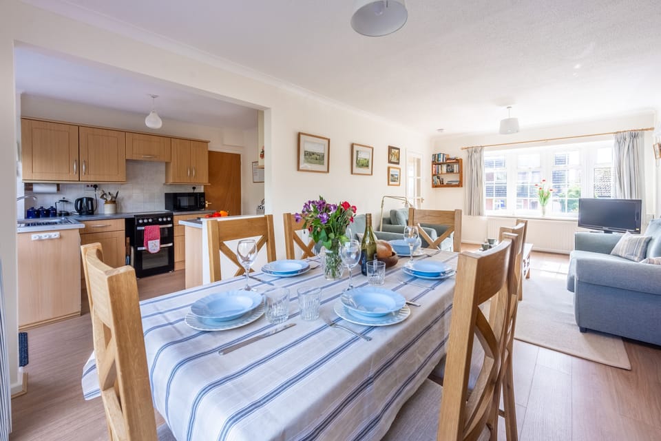 Ground floor: Dining Area