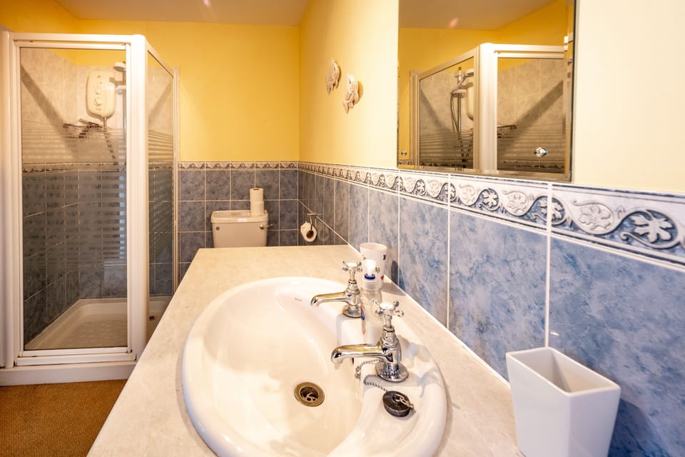 Ground floor: Bedroom one en-suite shower room