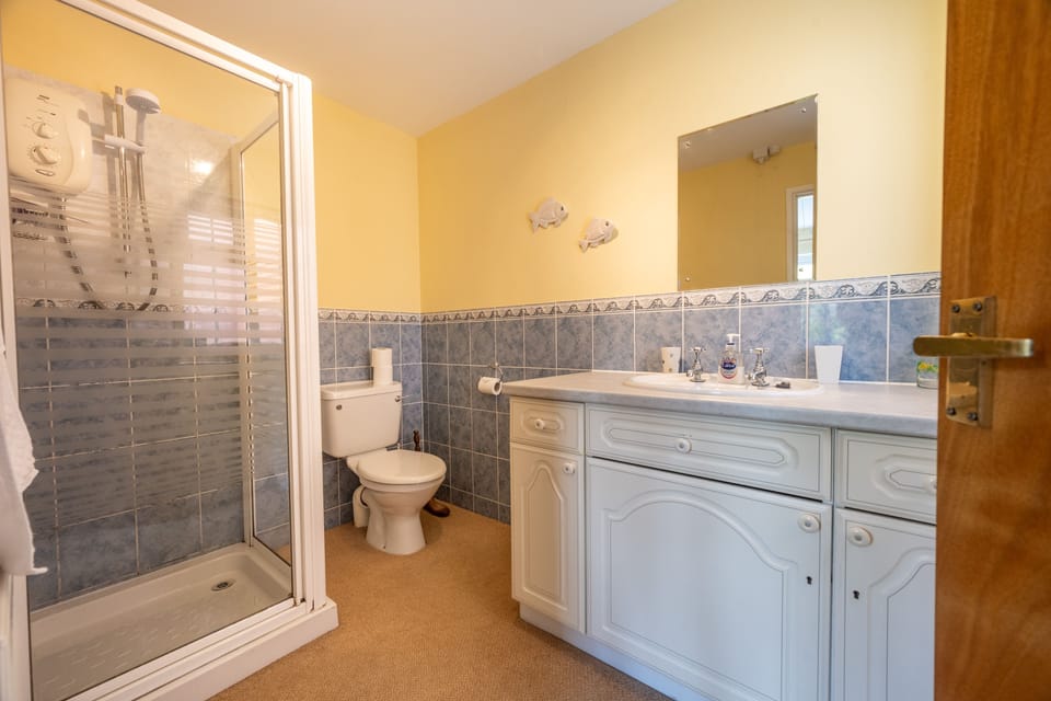 Ground floor: Bedroom one en-suite shower room