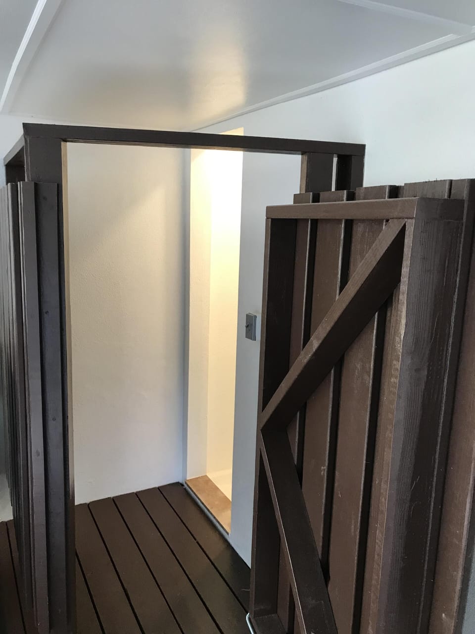 newly finished porch and outdoor hot/cold shower for after the beach or pre-date