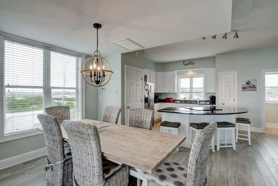 Dining table with seating for 6 + bar