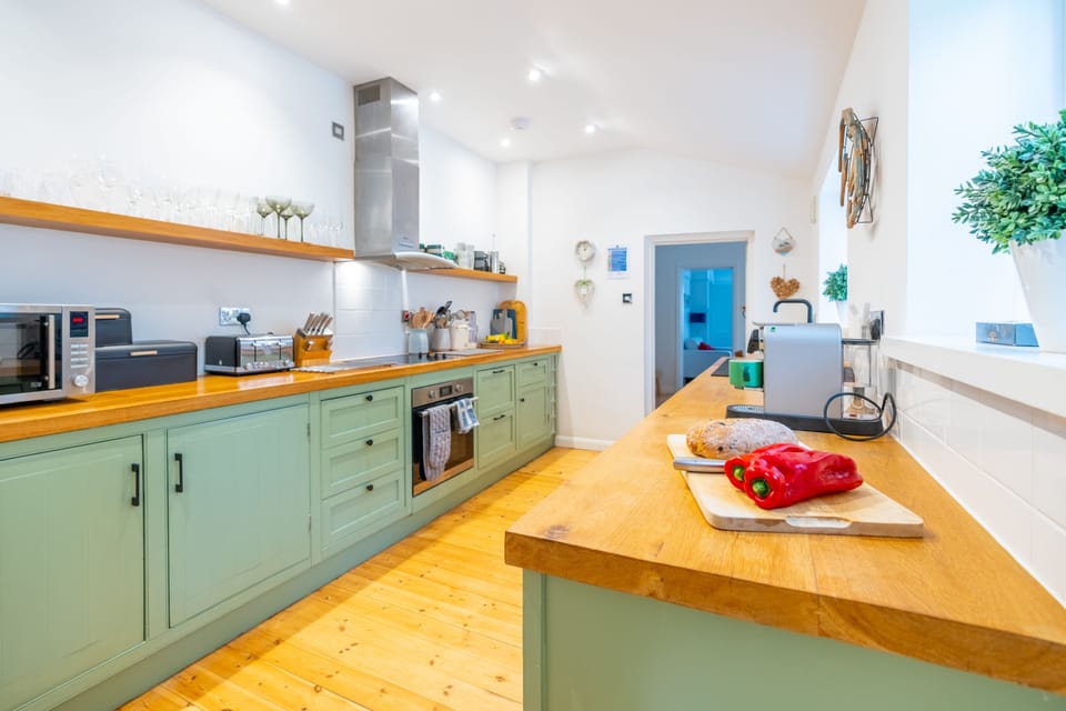 Ground floor: Well-equipped kitchen