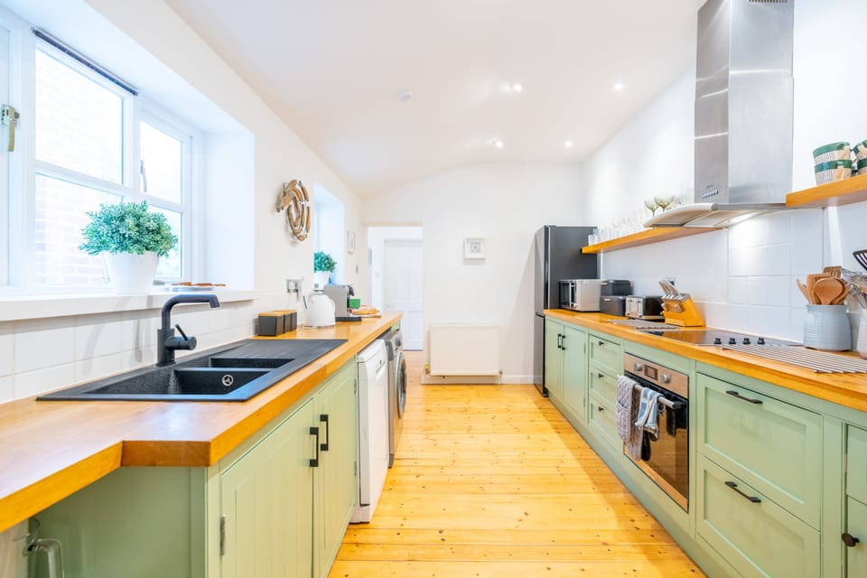 Ground floor: Well-equipped kitchen