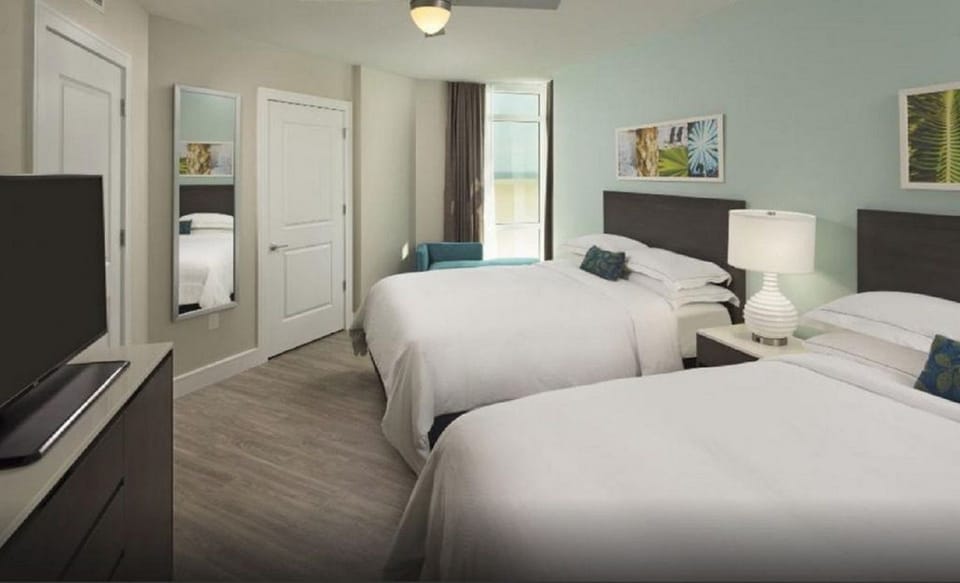 guest bedroom (1 bedroom has 2 queen beds, the other has 1)