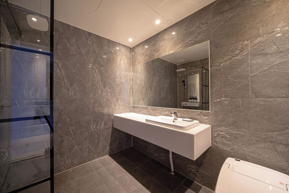 Premium Double Room, Non Smoking, Ocean View | Bathroom | Shower, designer toiletries, hair dryer, bathrobes