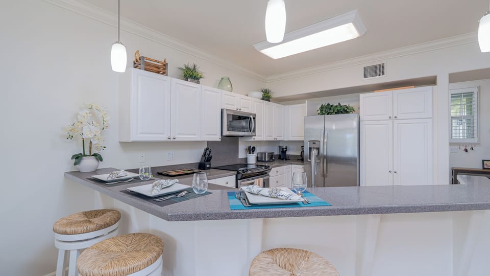 Kitchen, Fridge with water filter