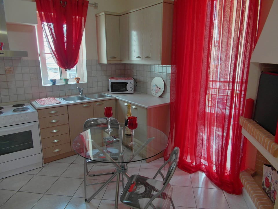 Kitchen with dining table and direct balcony access