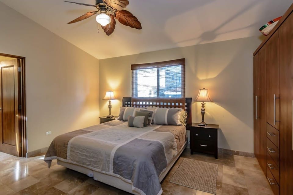 Bedroom w/King and Shared Bathroom