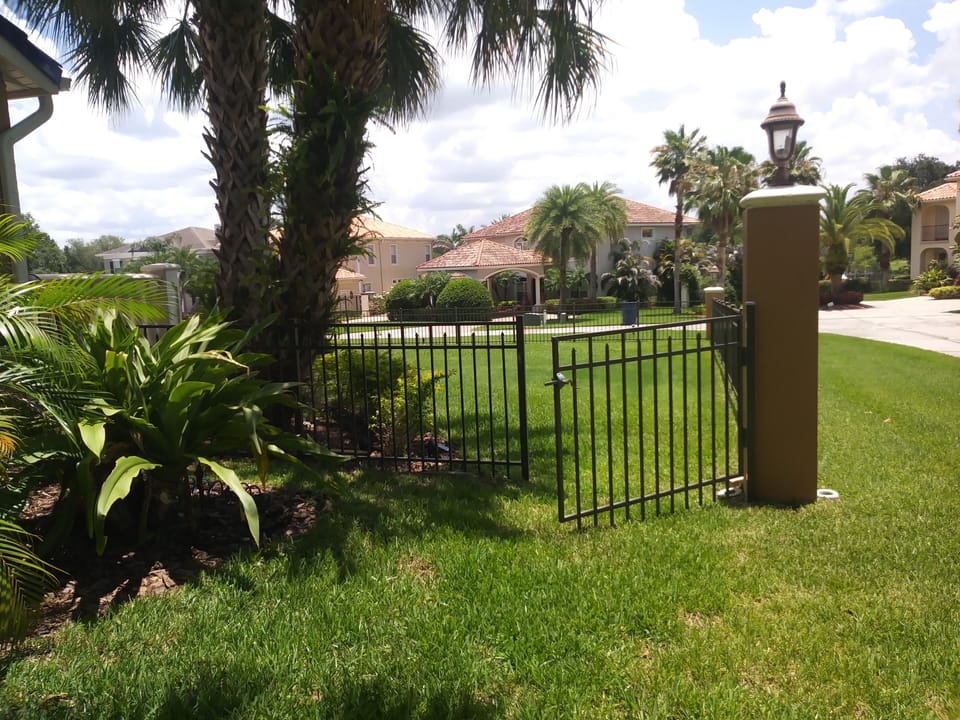 Private entry gate