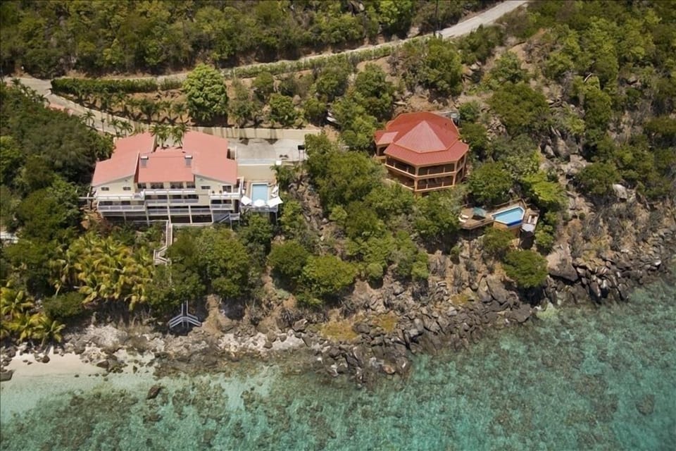 Coral Gardens Beach Estate featuring Villas Coral and Secret Gardens on Magens 