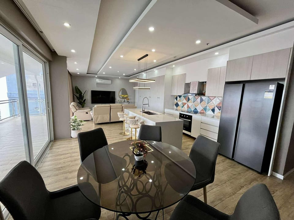 Luxury Penthouse, Bay View | Premium bedding, down comforters, Select Comfort beds, in-room safe