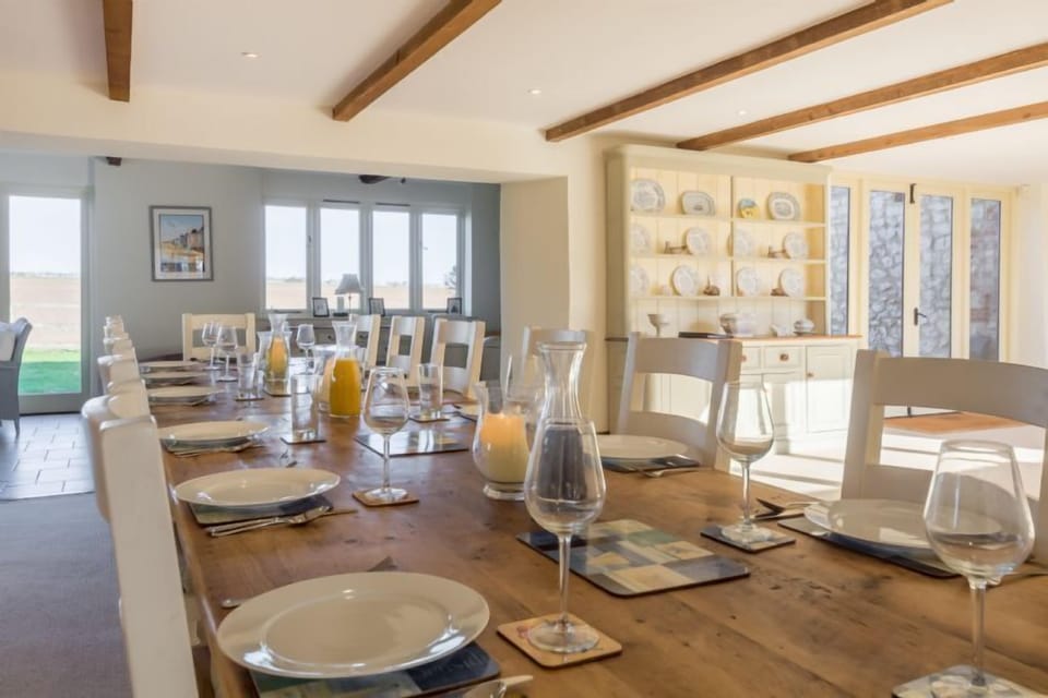 Ground floor: Dining area with dresser